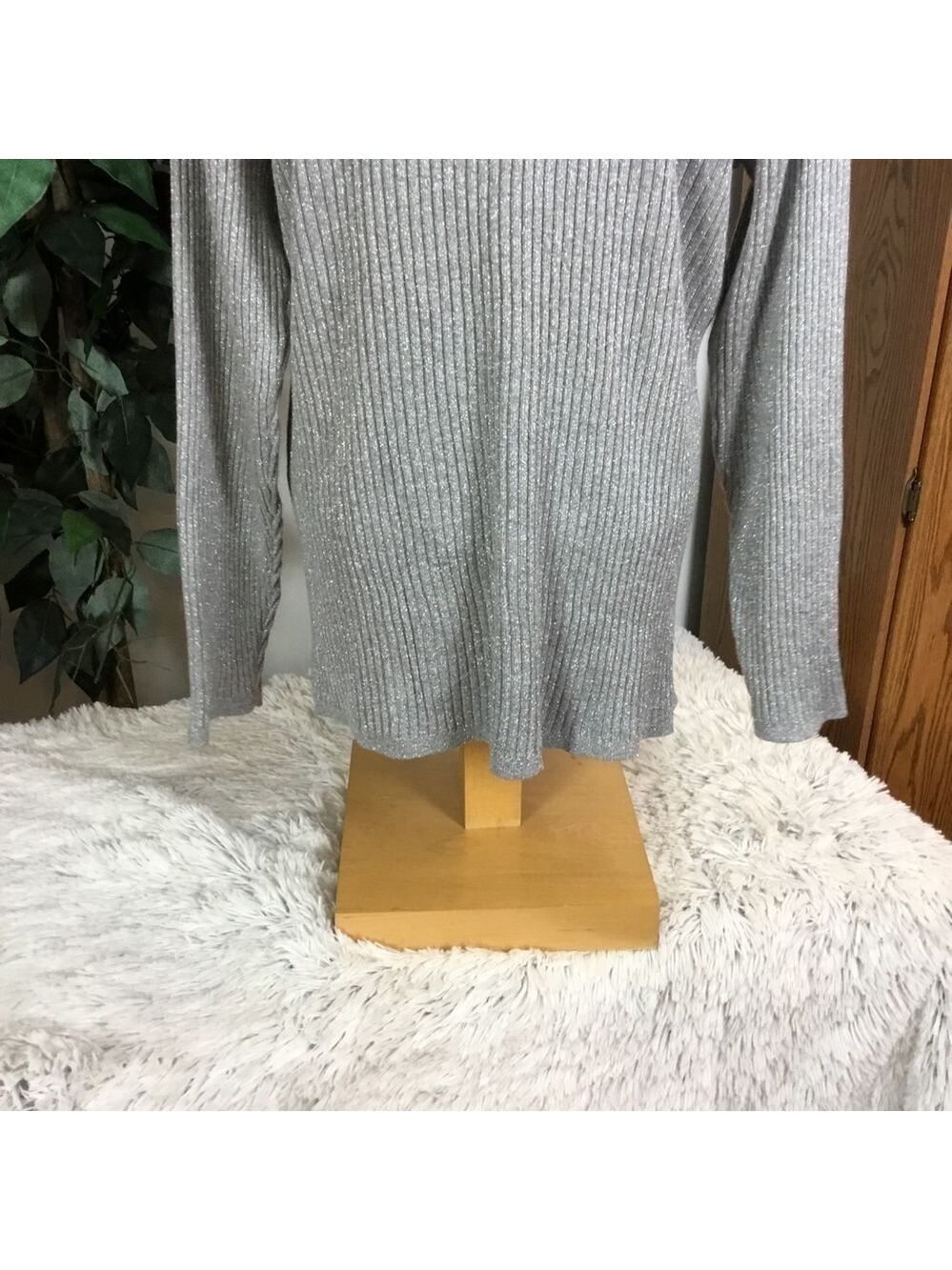 Lane Bryant silver metallic stretchy long sleeve sweater Woman’s 26/28 - Picture 11 of 16